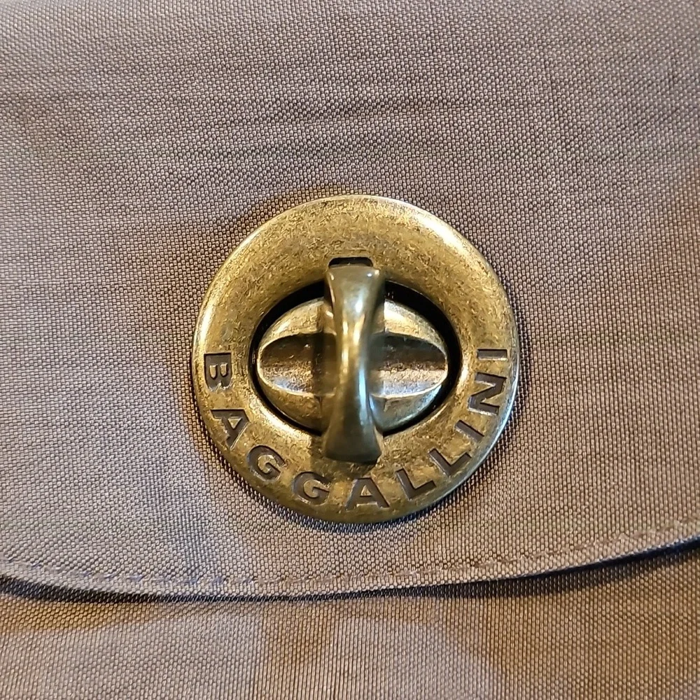 Baggallini Crossbody Purse - Picture 2 of 7